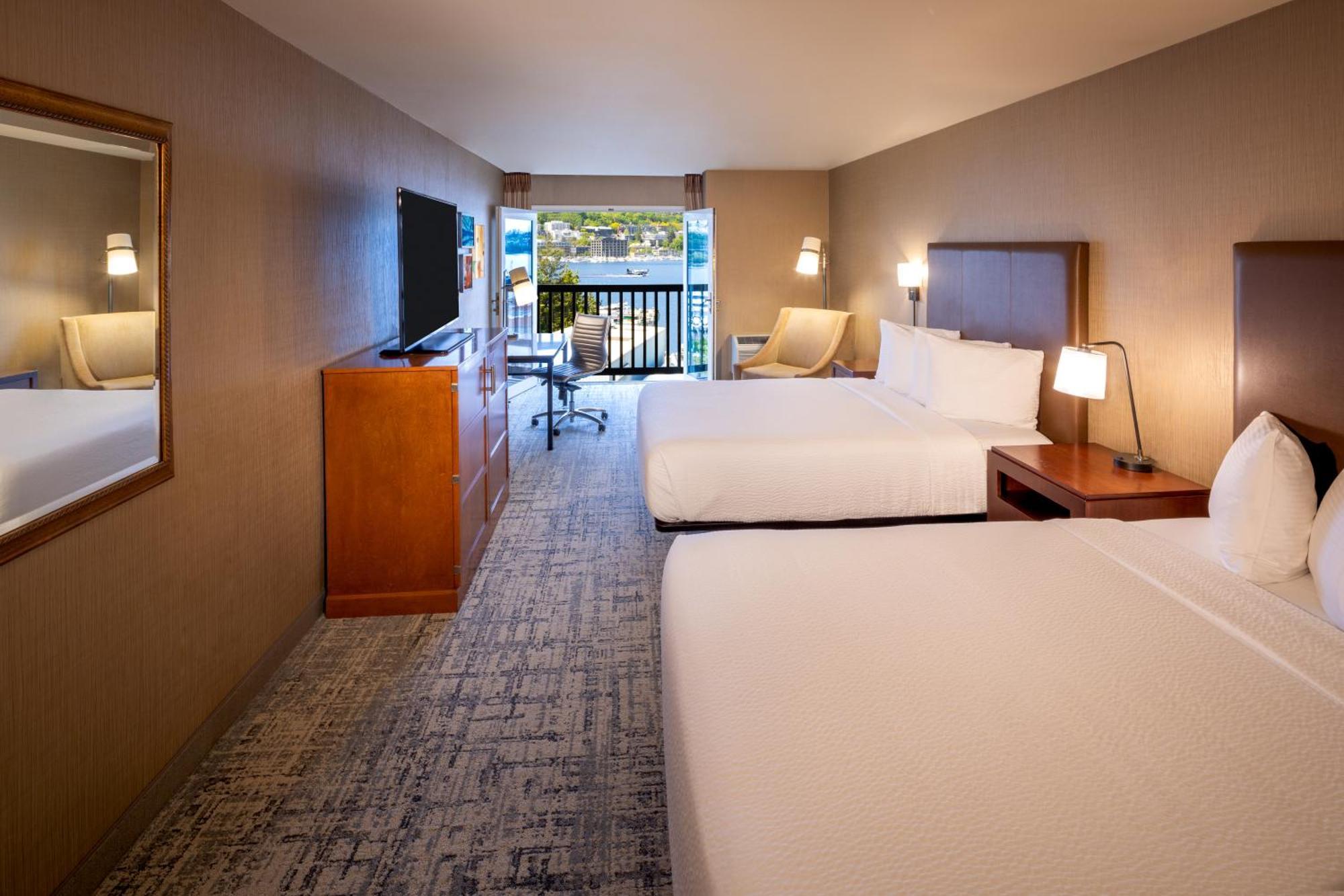 Silver Cloud - Lake Union Seattle